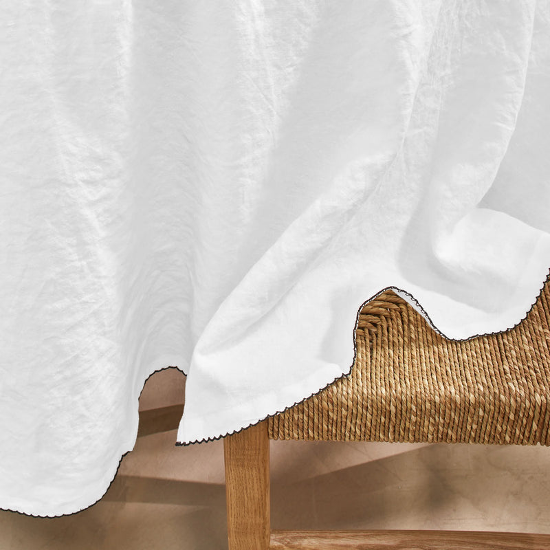 Nappe ronde bord crochet en lin lavé blanc optique