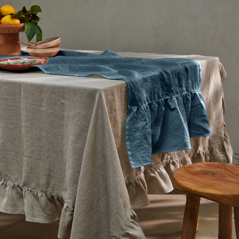 chemin de table lin à volants bleu français