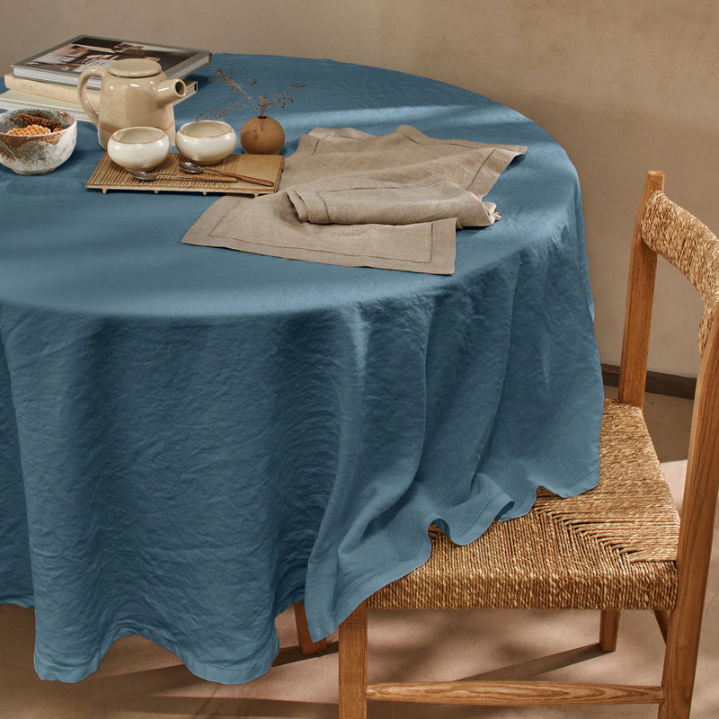 Nappe ovale sur mesure en lin lavé bleu français