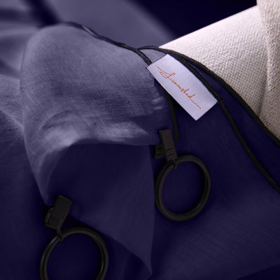 Accrochage par anneaux pinces bleu nuit