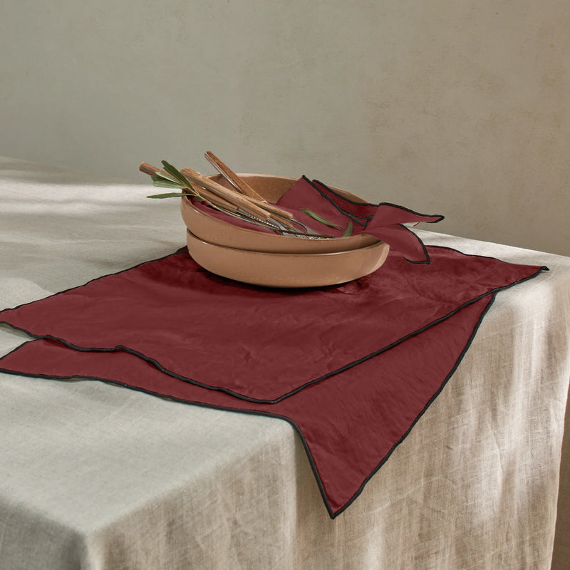 Set de table bordé en lin brique