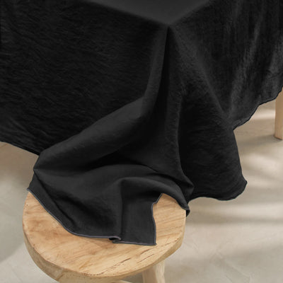 Nappe sur mesure avec bourdon en lin encre noire