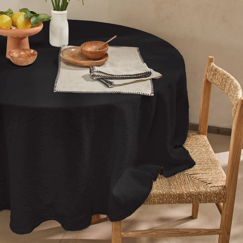 Nappe ronde en lin lavé avec point de cheval encre noire