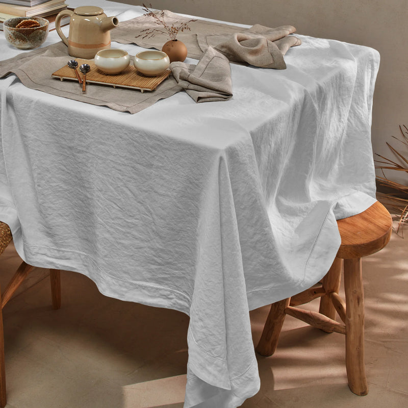Nappe en lin ajouré à coins biseautés gris minéral