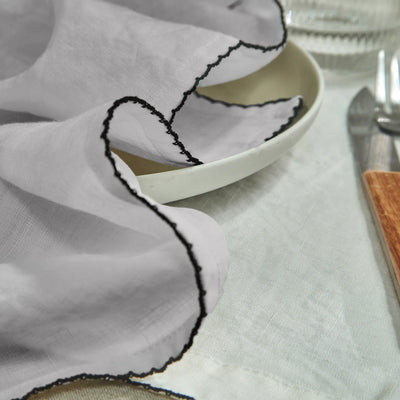 Serviette de table crochetée en lin gris minéral