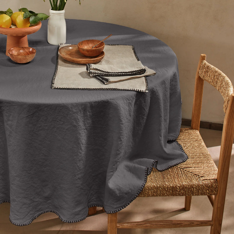 Nappe ronde en lin lavé avec point de cheval gris plomb