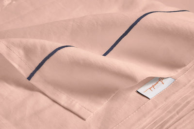 Drap plat en lin brodé avec bourdon Vieux Rose