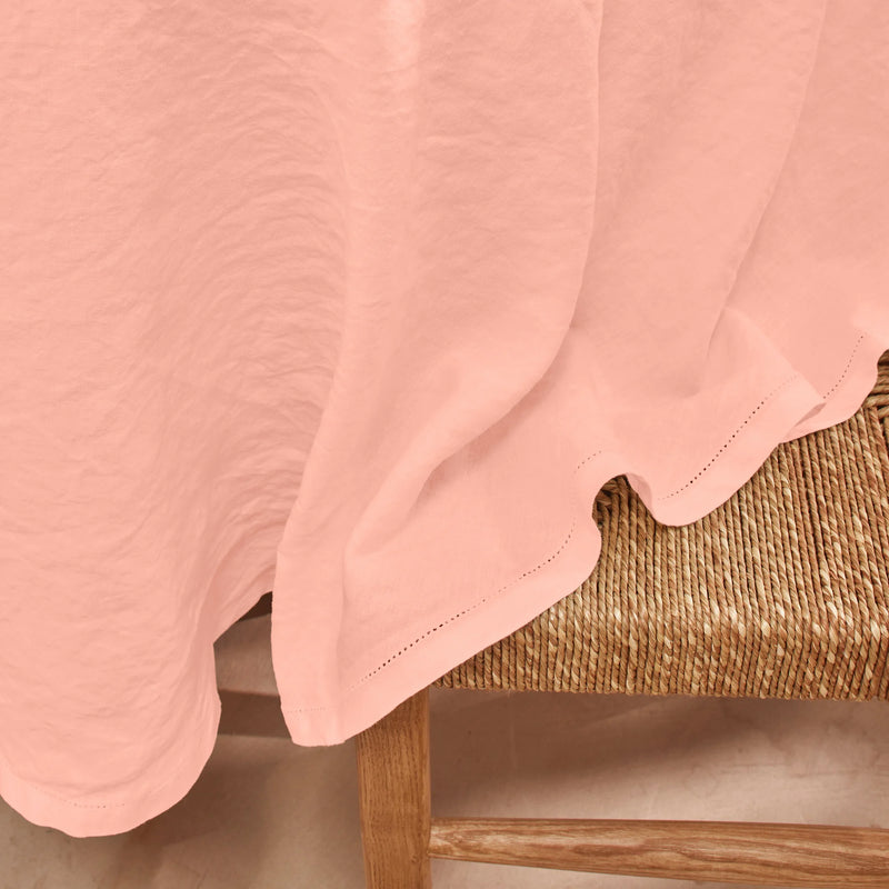 Nappe ovale en lin lavé ajouré sur mesure rose