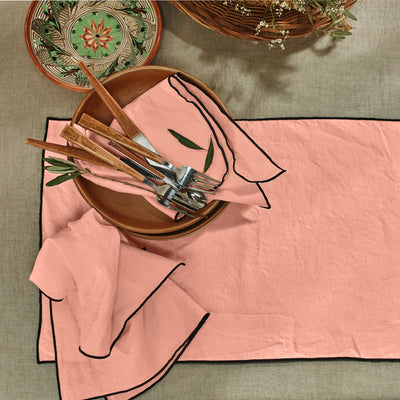 Set de table bordé en lin lavé rose