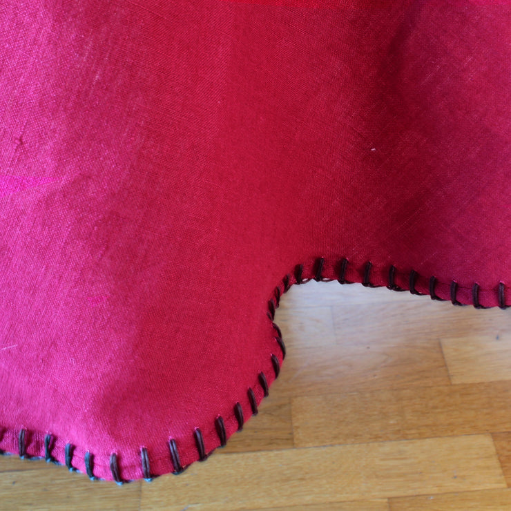 Closeup Bordeau tablecloth - Linenshed