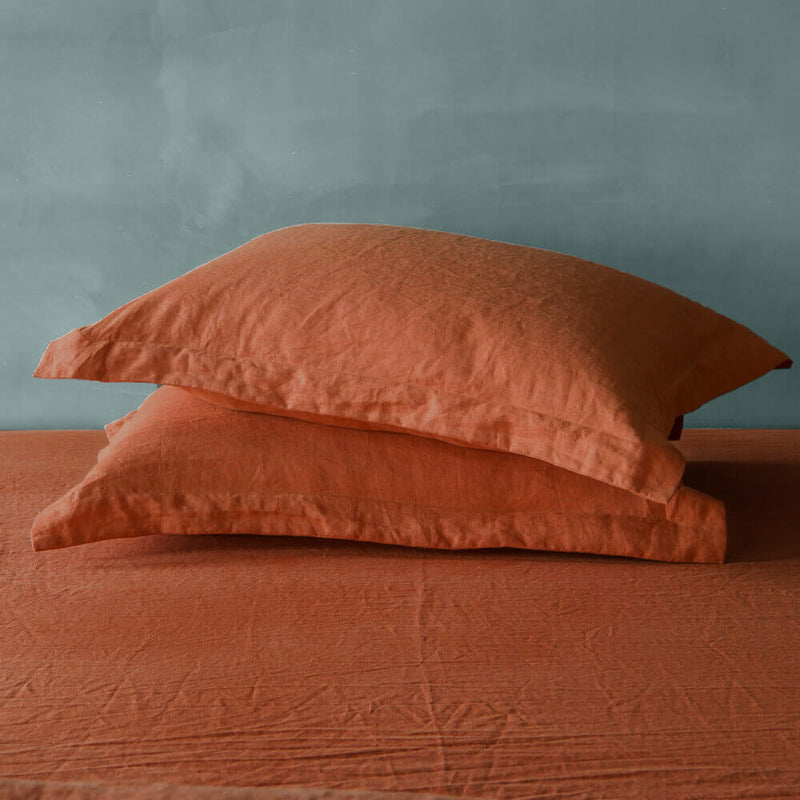 Flanged linen pillowcases (set of 2) - coral